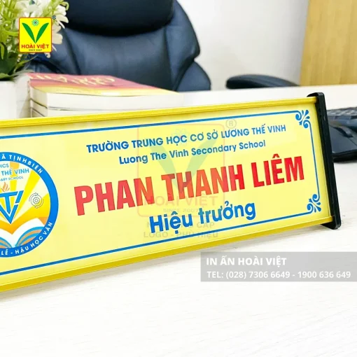 Bảng Chức Danh Để Bàn 2 Bảng chức danh để bàn Hiệu Trưởng bằng mica trong suốt, thiết kế sang trọng
