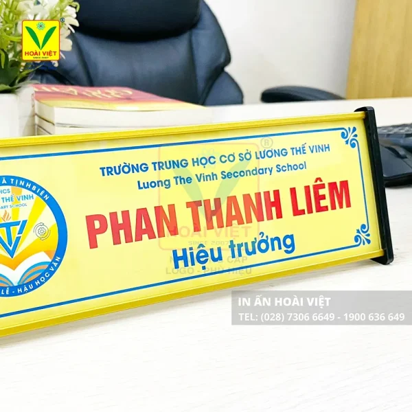 Bảng chức danh để bàn – Hiển thị rõ chức vụ, nâng tầm uy tín cá nhân
