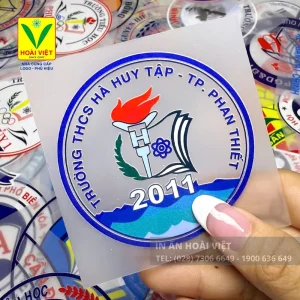Logo trường học in pet chuyển nhiệt
