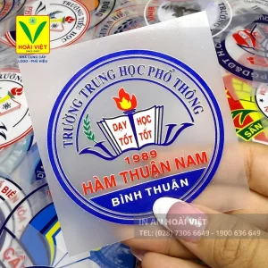 Logo trường học in pet chuyển nhiệt