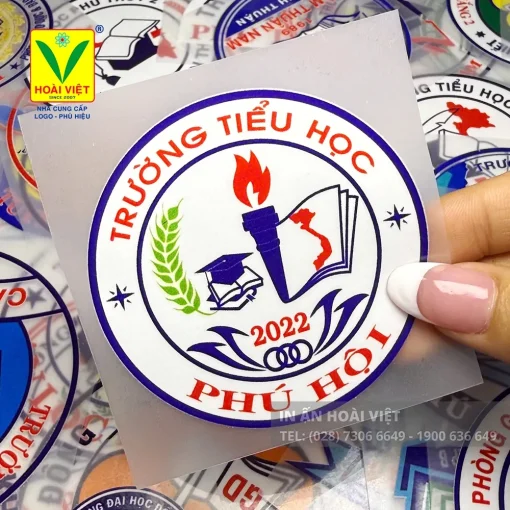 Logo trường học in pet chuyển nhiệt