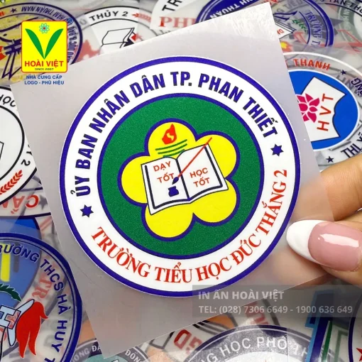 Logo trường học in pet chuyển nhiệt