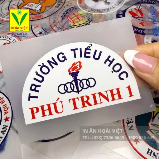 Logo trường học in pet chuyển nhiệt