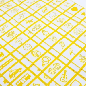 Decal biểu tượng mầm non hình con gấu dán trên ly uống nước cá nhân của bé