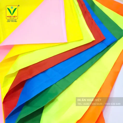 Cờ chuối 3 Hàng dây cờ chuối nhiều màu sắc treo tại cổng chào lễ khai trương cửa hàng