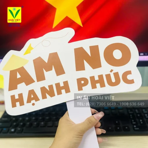 Hashtag yêu nước 2 Hashtag cầm tay