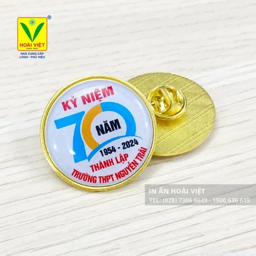 Huy Hiệu Đảng 2 Huy hiệu Đảng Cộng sản Việt Nam nền đỏ, viền vàng truyền thống