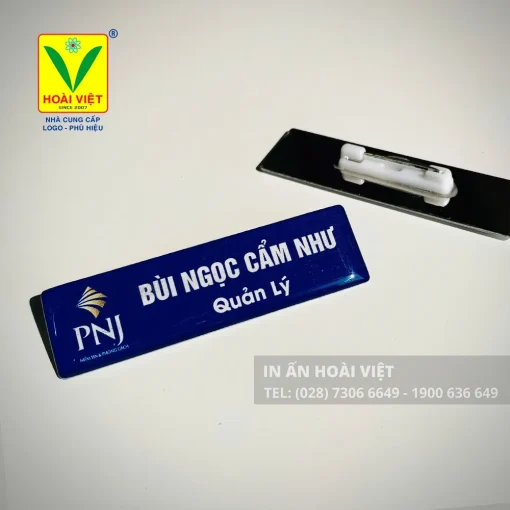 Thẻ tên kim loại đeo áo 29 Thẻ tên kim loại đeo áo đồng xước ăn mòn mang phong cách cổ điển chuyên nghiệp