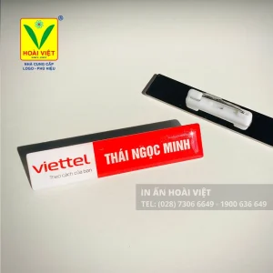 Thẻ tên kim loại đeo áo chất liệu nhôm xi nhẹ, bền, giá hợp lý